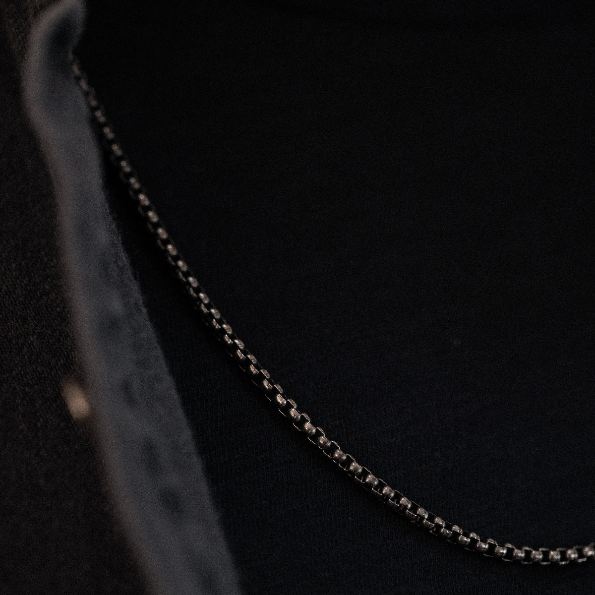 rounded box chain necklace for men